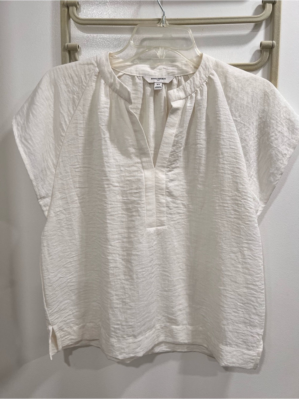 Banana Republic Ivory Split-Neck Short Sleeve Linen Blouse